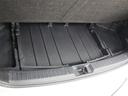 ラゲージボード下にも収納スペースがあります。