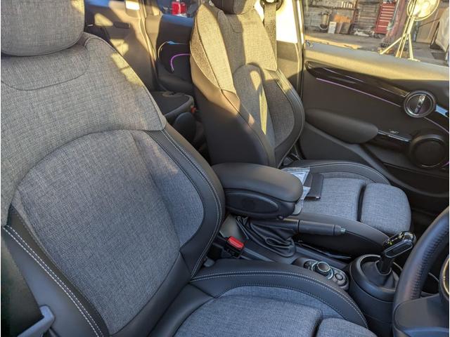 ＭＩＮＩ クーパーＳ　クラシック・トリム　フルセグＴＶ　前後ドラレコ　ハーフレザーシート　　リアビューカメラ（11枚目）