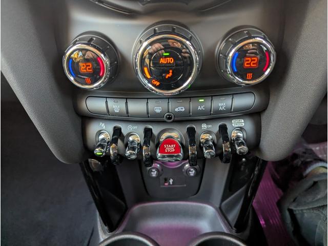 ＭＩＮＩ クーパーＳ　クラシック・トリム　フルセグＴＶ　前後ドラレコ　ハーフレザーシート　　リアビューカメラ（12枚目）