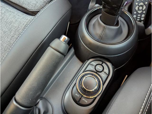 ＭＩＮＩ クーパーＳ　クラシック・トリム　フルセグＴＶ　前後ドラレコ　ハーフレザーシート　　リアビューカメラ（18枚目）