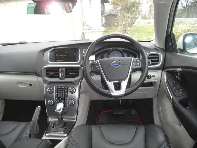VOLVO V40 T4 SE