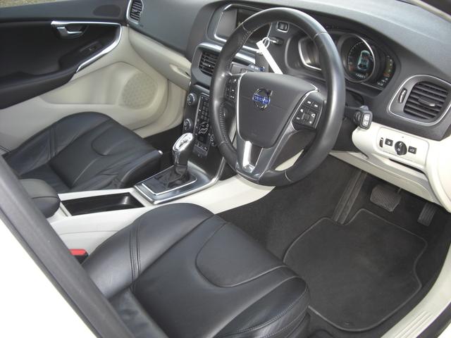 VOLVO V40 T4 SE