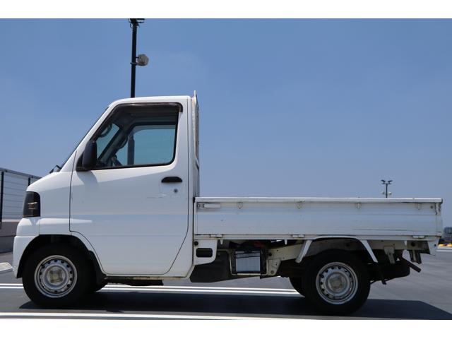 クリッパートラック ＤＸ　トラック　二人乗り　三方開き　５速マニュアル　マニュアルエアコン　運転席エアバック　助手席エアバック（11枚目）