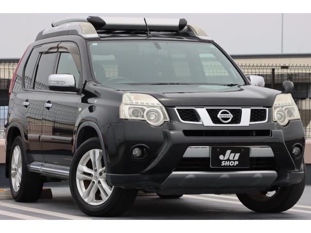 エクストレイル 　ブラックレザーシート／ナビ／バックカメラ／フルセグＴＶ／Ｂｌｕｅｔｏｏｔｈ対応／オートライト／スマートキー／エンジンスターター／シートヒーター／横滑り防止装置／電動格納式ミラー（3枚目）