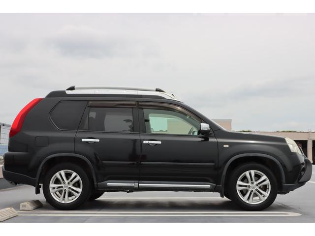 エクストレイル 　ブラックレザーシート／ナビ／バックカメラ／フルセグＴＶ／Ｂｌｕｅｔｏｏｔｈ対応／オートライト／スマートキー／エンジンスターター／シートヒーター／横滑り防止装置／電動格納式ミラー（16枚目）