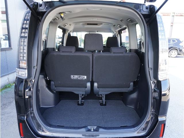 ヴォクシー ハイブリッドＶ　社外１６インチアルミホイール／ＬＥＤヘッドライト／パワスラ／前後ドラレコ／バックカメラ／純正ナビ／フルセグＴＶ／Ｂｌｕｅｔｏｏｔｈ／ＵＳＢ接続／シートヒーター／クルコン／オートライト／スマートキー２本（22枚目）