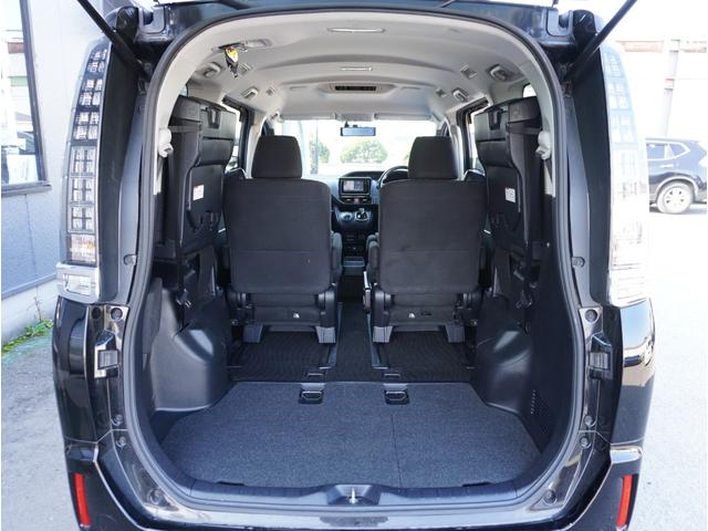 ヴォクシー ハイブリッドＶ　社外１６インチアルミホイール／ＬＥＤヘッドライト／パワスラ／前後ドラレコ／バックカメラ／純正ナビ／フルセグＴＶ／Ｂｌｕｅｔｏｏｔｈ／ＵＳＢ接続／シートヒーター／クルコン／オートライト／スマートキー２本（23枚目）