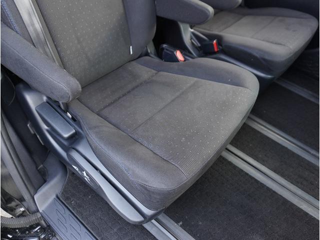 ヴォクシー ハイブリッドＶ　社外１６インチアルミホイール／ＬＥＤヘッドライト／パワスラ／前後ドラレコ／バックカメラ／純正ナビ／フルセグＴＶ／Ｂｌｕｅｔｏｏｔｈ／ＵＳＢ接続／シートヒーター／クルコン／オートライト／スマートキー２本（47枚目）