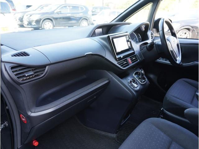 ヴォクシー ハイブリッドＶ　社外１６インチアルミホイール／ＬＥＤヘッドライト／パワスラ／前後ドラレコ／バックカメラ／純正ナビ／フルセグＴＶ／Ｂｌｕｅｔｏｏｔｈ／ＵＳＢ接続／シートヒーター／クルコン／オートライト／スマートキー２本（52枚目）