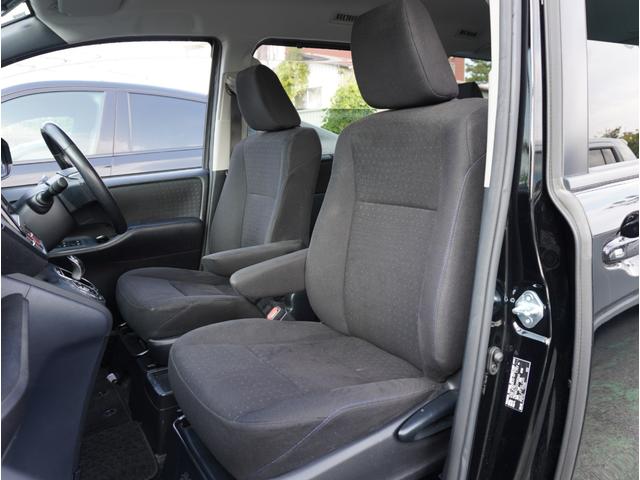 ヴォクシー ハイブリッドＶ　社外１６インチアルミホイール／ＬＥＤヘッドライト／パワスラ／前後ドラレコ／バックカメラ／純正ナビ／フルセグＴＶ／Ｂｌｕｅｔｏｏｔｈ／ＵＳＢ接続／シートヒーター／クルコン／オートライト／スマートキー２本（54枚目）