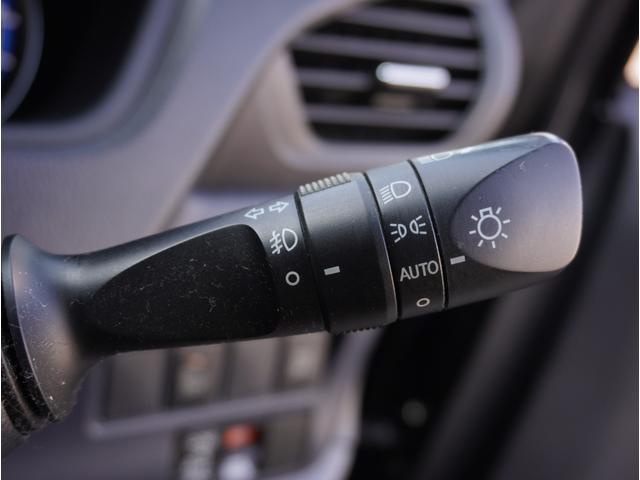 ヴォクシー ハイブリッドＶ　社外１６インチアルミホイール／ＬＥＤヘッドライト／パワスラ／前後ドラレコ／バックカメラ／純正ナビ／フルセグＴＶ／Ｂｌｕｅｔｏｏｔｈ／ＵＳＢ接続／シートヒーター／クルコン／オートライト／スマートキー２本（65枚目）