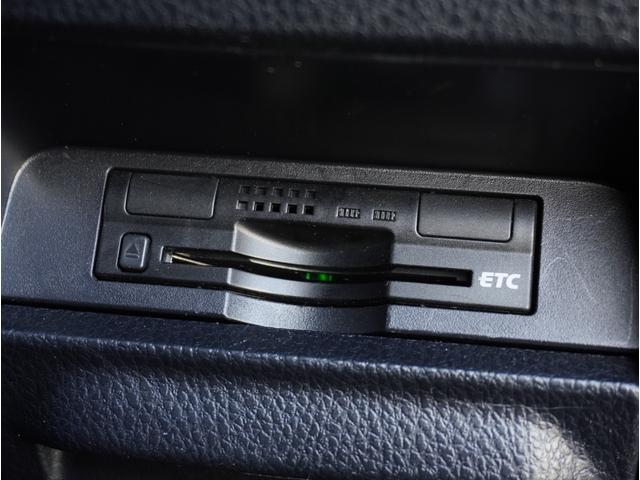 ヴォクシー ハイブリッドＶ　社外１６インチアルミホイール／ＬＥＤヘッドライト／パワスラ／前後ドラレコ／バックカメラ／純正ナビ／フルセグＴＶ／Ｂｌｕｅｔｏｏｔｈ／ＵＳＢ接続／シートヒーター／クルコン／オートライト／スマートキー２本（70枚目）