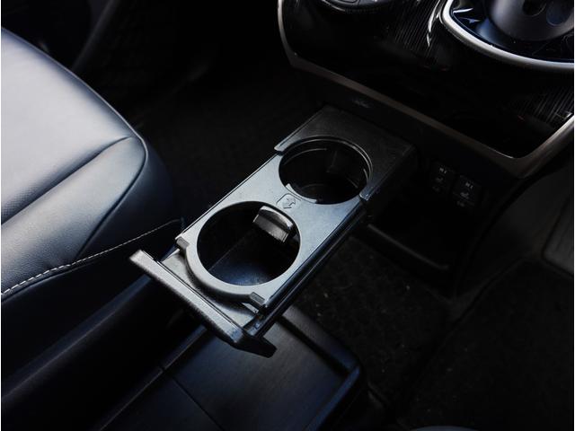 エスクァイア ハイブリッドＧｉ　ブラックテーラード　ブラックレザーシート（ヒーター付）／リアエンターテイメント／純正ナビ／フルセグＴＶ／Ｂｌｕｅｔｏｏｔｈ対応／ＵＳＢ接続可／スマートキー２本／両側パワスラ／ＥＴＣ／Ｐスタート／クルコン／ＬＥＤヘッド（42枚目）