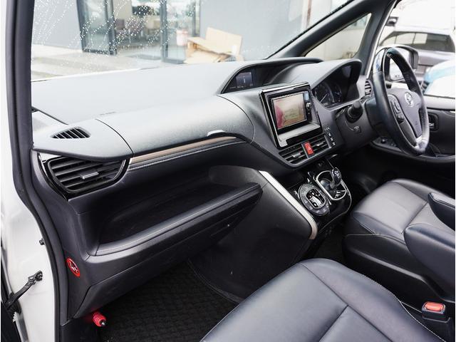 エスクァイア ハイブリッドＧｉ　ブラックテーラード　ブラックレザーシート（ヒーター付）／リアエンターテイメント／純正ナビ／フルセグＴＶ／Ｂｌｕｅｔｏｏｔｈ対応／ＵＳＢ接続可／スマートキー２本／両側パワスラ／ＥＴＣ／Ｐスタート／クルコン／ＬＥＤヘッド（54枚目）