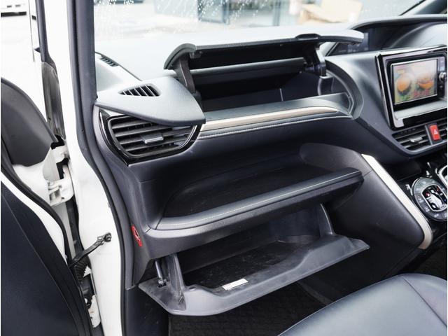 エスクァイア ハイブリッドＧｉ　ブラックテーラード　ブラックレザーシート（ヒーター付）／リアエンターテイメント／純正ナビ／フルセグＴＶ／Ｂｌｕｅｔｏｏｔｈ対応／ＵＳＢ接続可／スマートキー２本／両側パワスラ／ＥＴＣ／Ｐスタート／クルコン／ＬＥＤヘッド（55枚目）