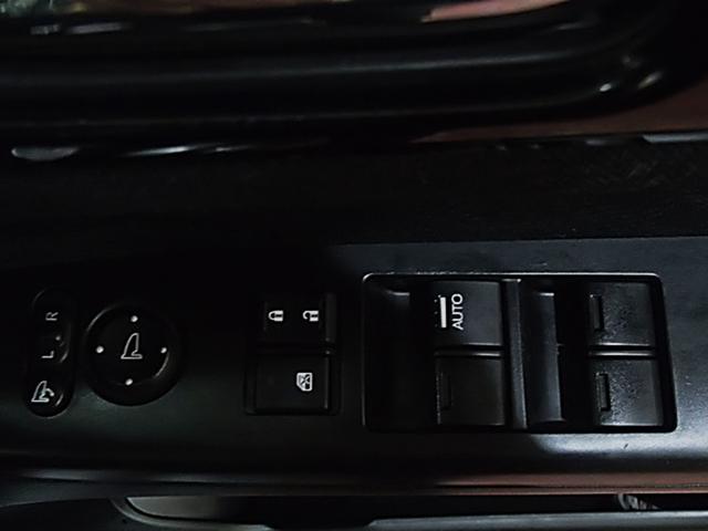 Ｎ－ＢＯＸカスタム Ｇ・Ｌパッケージ　ＥＴＣ　両側スライド・片側電動　オートライト　ＨＩＤ　スマートキー　アイドリングストップ　電動格納ミラー　ベンチシート　ＣＶＴ　盗難防止システム　ＡＢＳ　ＥＳＣ　ＣＤ　アルミホイール　衝突安全ボディ（24枚目）