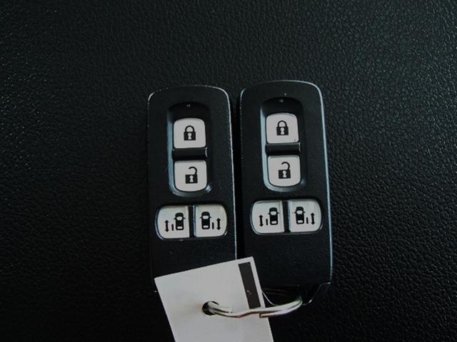 N-BOXカスタム G・ターボLパッケージ ETC バックカメラ 両側電動スライドドア TV オートクルーズコントロール オートライト HID スマートキー アイドリングストップ 電動格納ミラー ベンチシート CVT 盗難防止システム ABS(27枚目)