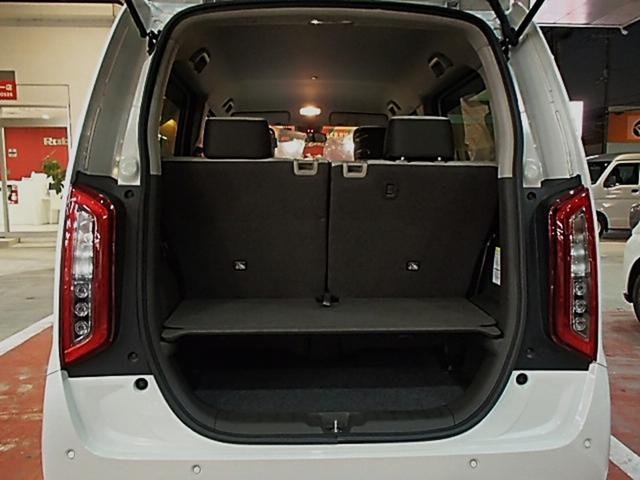 リアシートを倒せば、広々荷物スペースが作れます♪