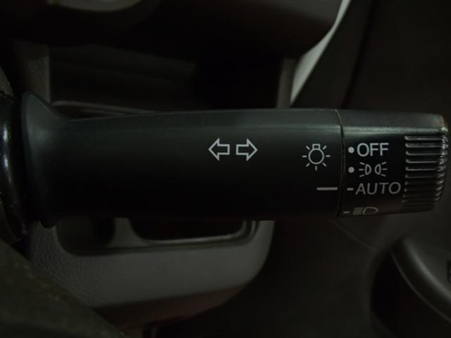 ヘッドライトやスモールランプ（車幅灯）を自動で点灯、消灯♪　　トンネルに入った時や、夕暮れ時に便利♪