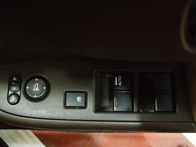 電動格納＆電動調整ミラー。狭いところに駐車するときはミラーをしまえば安心♪全席パワーウインドウです。