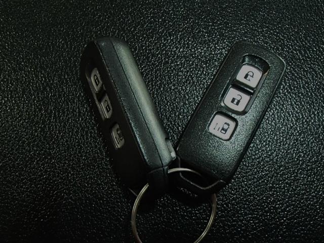 Ｎ－ＢＯＸカスタム Ｇ・Ｌパッケージ　ＥＴＣ　バックカメラ　両側スライド・片側電動　ＴＶ　オートライト　ＨＩＤ　スマートキー　アイドリングストップ　ベンチシート　ＣＶＴ　盗難防止システム　ＡＢＳ　ＥＳＣ　ＣＤ　ＤＶＤ再生（27枚目）