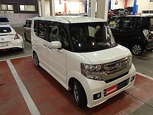 Ｎ－ＢＯＸカスタム Ｇ　ＳＳパッケージ　ＥＴＣ　バックカメラ　両側スライドドア　ＴＶ　衝突被害軽減システム　オートライト　ＨＩＤ　スマートキー　アイドリングストップ　電動格納ミラー　ベンチシート　ＣＶＴ　盗難防止システム　ＡＢＳ　ＥＳＣ（4枚目）