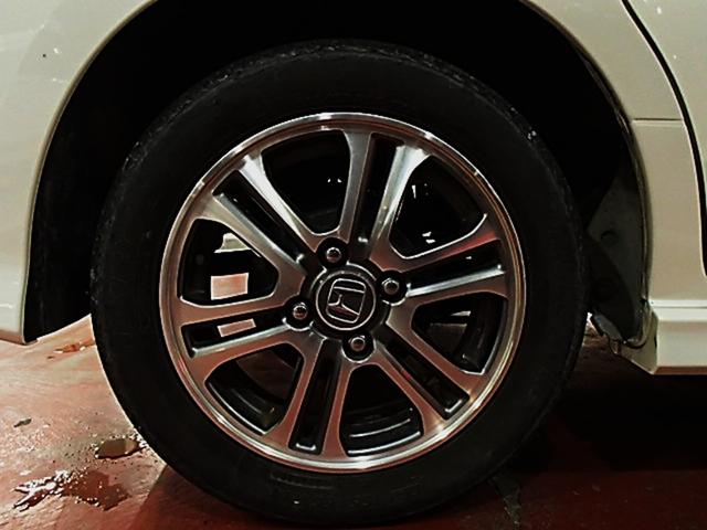 Ｎ－ＢＯＸカスタム Ｇ　ＳＳパッケージ　ＥＴＣ　バックカメラ　両側スライドドア　ＴＶ　衝突被害軽減システム　オートライト　ＨＩＤ　スマートキー　アイドリングストップ　電動格納ミラー　ベンチシート　ＣＶＴ　盗難防止システム　ＡＢＳ　ＥＳＣ（9枚目）