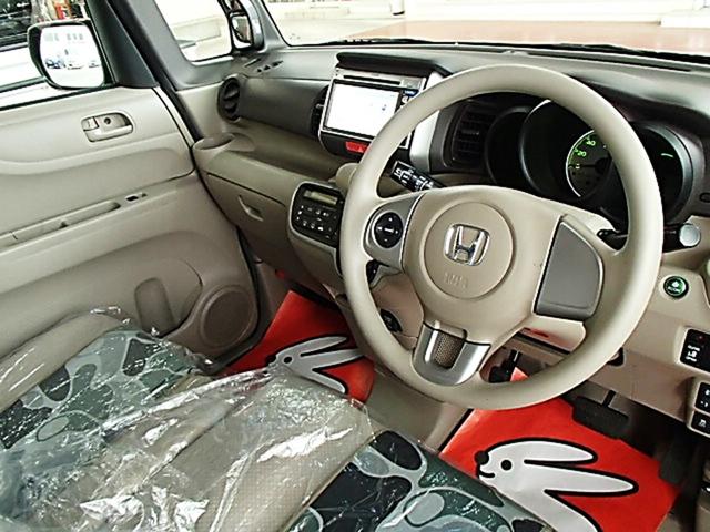 Ｎ－ＢＯＸ Ｇ・Ｌパッケージ　両側スライド・片側電動　スマートキー　アイドリングストップ　ベンチシート　ＣＶＴ　盗難防止システム　ＡＢＳ　ＥＳＣ　アルミホイール　衝突安全ボディ　エアコン　パワーステアリング　パワーウィンドウ（3枚目）