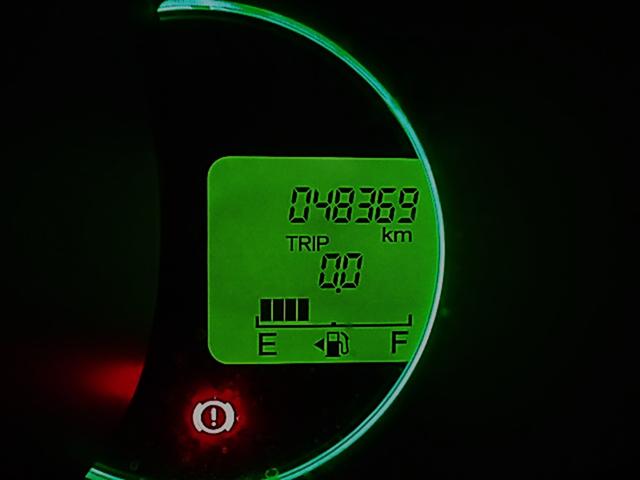 Ｎ－ＢＯＸ Ｇ・Ｌパッケージ　両側スライド・片側電動　スマートキー　アイドリングストップ　ベンチシート　ＣＶＴ　盗難防止システム　ＡＢＳ　ＥＳＣ　アルミホイール　衝突安全ボディ　エアコン　パワーステアリング　パワーウィンドウ（4枚目）