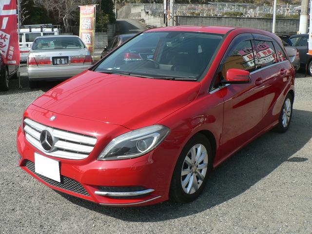 Ｂクラス Ｂ１８０　ブルーエフィシェンシー　衝突軽減ブレーキ　純正ナビ　フルセグＴＶ　バックモニター　オートＨＩＤライト　革巻きステアリング　パドルシフト　キーレス　アテンションアシスト（3枚目）