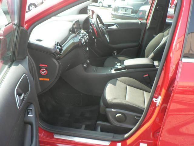 Ｂクラス Ｂ１８０　ブルーエフィシェンシー　衝突軽減ブレーキ　純正ナビ　フルセグＴＶ　バックモニター　オートＨＩＤライト　革巻きステアリング　パドルシフト　キーレス　アテンションアシスト（24枚目）