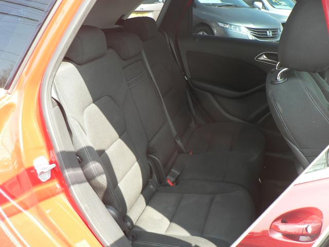 Ｂクラス Ｂ１８０　ブルーエフィシェンシー　衝突軽減ブレーキ　純正ナビ　フルセグＴＶ　バックモニター　オートＨＩＤライト　革巻きステアリング　パドルシフト　キーレス　アテンションアシスト（29枚目）