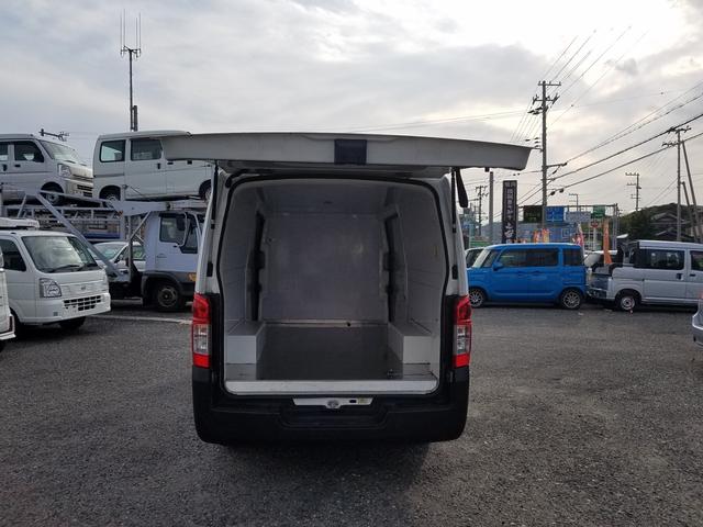 ＮＶ３５０キャラバンバン 　保冷バン　５速マニュアル　キーレス　バックモニター　両側イージークローザースライドドア　ＡＢＳ　パワーウインドー（7枚目）