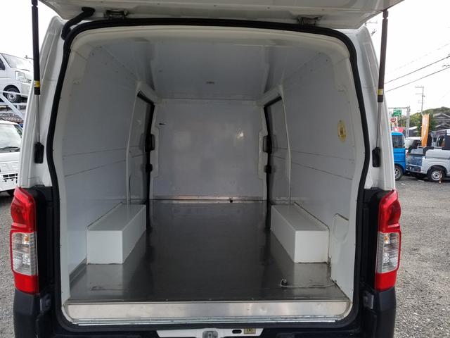 ＮＶ３５０キャラバンバン 　保冷バン　５速マニュアル　キーレス　バックモニター　両側イージークローザースライドドア　ＡＢＳ　パワーウインドー（8枚目）