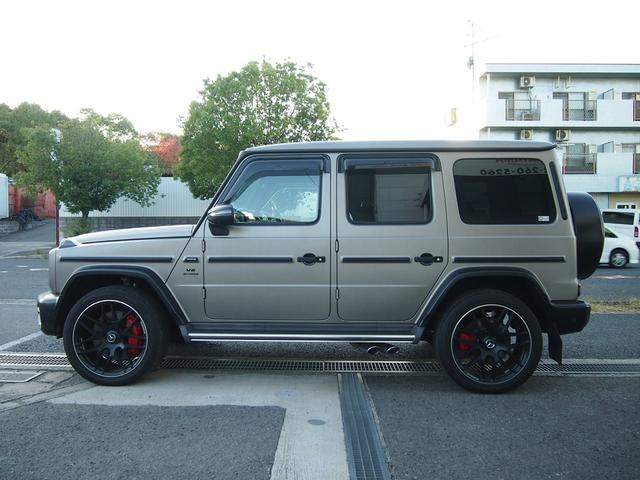 Ｇクラス Ｇ６３　２０ｔｈ　Ａｎｎｉｖｅｒｓａｒｙ　Ｅｄｉｔｉｏｎ　マグノマンガナイトグレー（１００台限定）ナイトＰＫＧ　レザーエクスクルーシブＰＫＧ　パフォーマンスステアリング　カーボンファイバーインテリアトリム（28枚目）