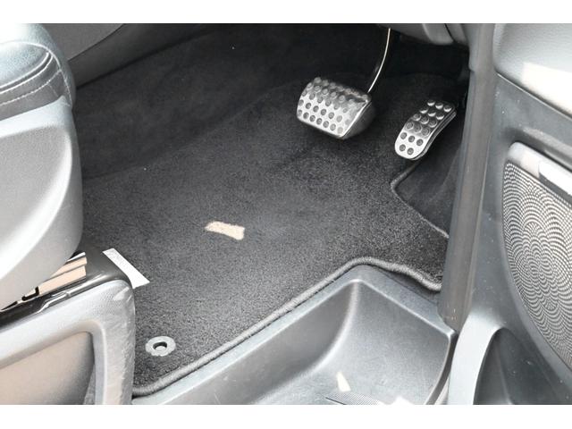 Ｖクラス Ｖ２２０ｄ　スポーツ　ロング　レーダーセーフティーパッケージ　パノラマＳＲ　ブラックレザー　シートヒーター　メモリー付パワーシート　純正ナビ　地デジ　後席モニター×２　リアエアコン　３６０°カメラ　ブルメスターサウンド　正規Ｄ車（30枚目）