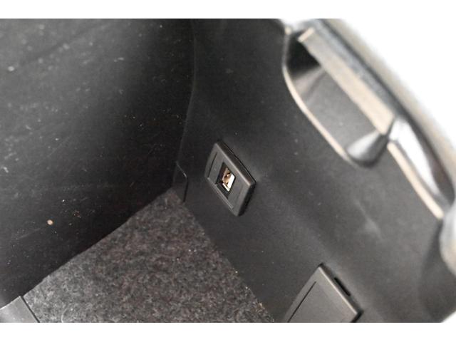 �y�t�r�a�ڑ��z�g�ѓd�b���̓d�q�@��̏[�d�Ȃǂő劈��̂t�r�a�R�l�N�^�t���B