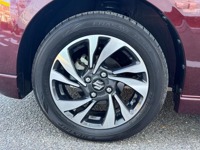 フットワークの軽い、運転ラクラクの足回り。タイヤの溝も、まだまだ!くわしくはスタッフへ。