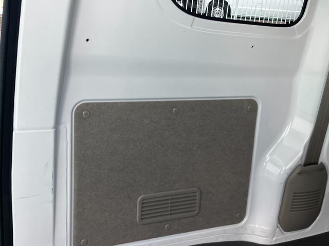 エブリイ PA 6型 後席両側スライドドア ハロゲンヘッドランプ エアコン|パワーステアリング|ハロゲンヘッドランプ|UVカット機能付フロントドアガラス|スモークガラス|AM/FMラジオ|(51枚目)