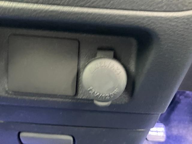 スペーシア Ｘリミテッド　ＭＫ３２型　　２ＷＤ　ＣＶＴ　電動スライドドア　レーダーブレーキ｜ディスチャージヘッドランプ｜フルオートエアコン｜リモート格納式ドアミラー｜後席両側ワンアクションパワースライド｜プレミアムＵＶ＆ＩＲカットガラス（フロントドア）｜（32枚目）