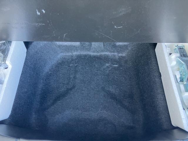 �X�Y�L���̕��ɂ̒��ÎԂ́A�ǎ��Ԃ݂̂���葵���Ă���܂��B�y�E���^�Ԗ�킸�L�x�Ɏ�葵���Ă���܂�