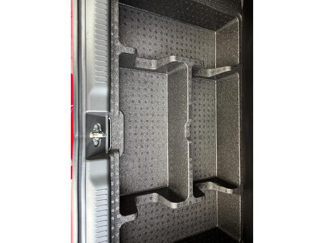 ���������Ԃ���A�l�C�̒��ÎԁB���Б��W���䐔�R�O�O��I�L�x�ȍ݌ɂ��炨�q�l�ɂ҂�����̂P������T���������܂��B