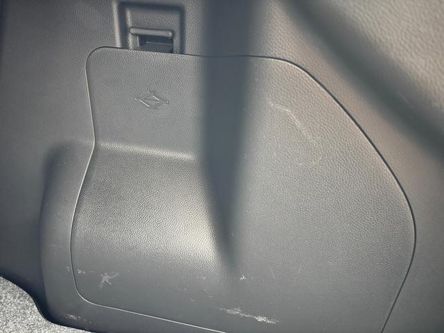 �X�Y�L���̕��ɂ̒��ÎԂ́A�ǎ��Ԃ݂̂���葵���Ă���܂��B�y�E���^�Ԗ�킸�L�x�Ɏ�葵���Ă���܂�