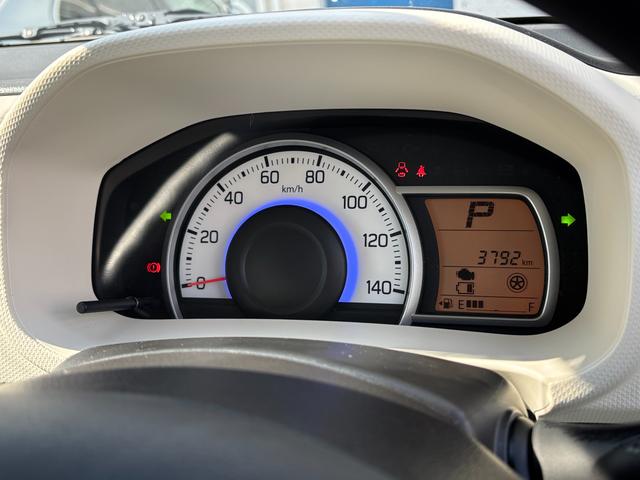 アルト Ｓ　衝突被害軽減ブレーキ　ＣＤプレーヤー　キーレスエントリー　レーダーブレーキサポート｜誤発進抑制機能｜マニュアルエアコン｜電動格納ドアミラー｜パワーウィンドー｜運転席シートヒーター｜スモークガラス（リヤドア・バックドア）｜エネチャージ｜（15枚目）