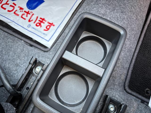 アルト Ｓ　衝突被害軽減ブレーキ　ＣＤプレーヤー　キーレスエントリー　レーダーブレーキサポート｜誤発進抑制機能｜マニュアルエアコン｜電動格納ドアミラー｜パワーウィンドー｜運転席シートヒーター｜スモークガラス（リヤドア・バックドア）｜エネチャージ｜（32枚目）