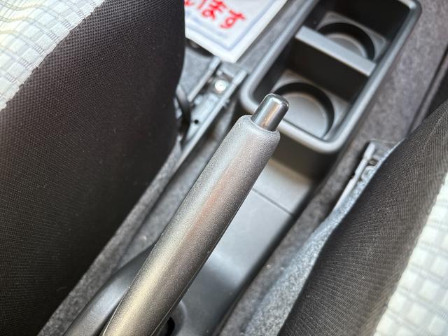 アルト Ｓ　衝突被害軽減ブレーキ　ＣＤプレーヤー　キーレスエントリー　レーダーブレーキサポート｜誤発進抑制機能｜マニュアルエアコン｜電動格納ドアミラー｜パワーウィンドー｜運転席シートヒーター｜スモークガラス（リヤドア・バックドア）｜エネチャージ｜（33枚目）