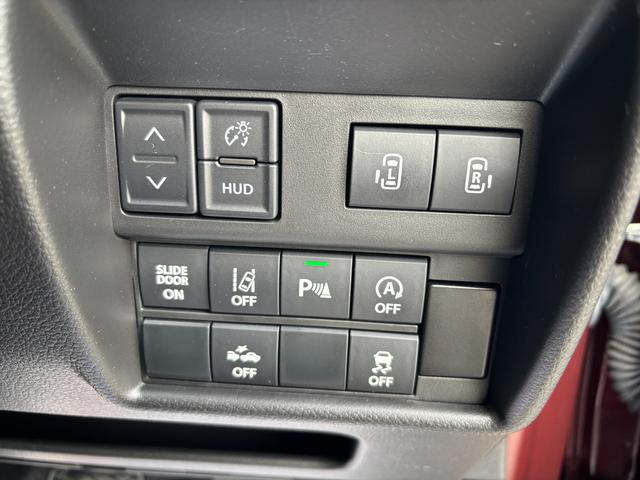 �e�@�\�̐؂�ւ��{�^���͉^�]�ȑO���̎�̓͂��₷���ꏊ�ɔz�u���Ă���܂��B�X���C�h�h�A���^�]�Ȃ��瑀�색�N���N��