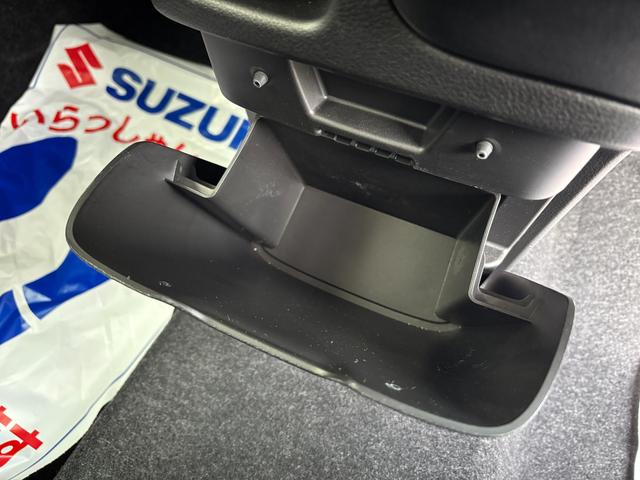 �������������Ă���܂��ԗ��́C�X�Y�L���c�㗝�X�̓��Ђ����M�������Ă����߂ł���f�B�[���[���ÎԂł��B