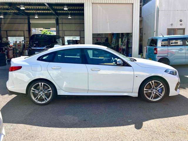 ２シリーズ Ｍ２３５ｉ　ｘＤｒｉｖｅグランクーペ　４ＷＤ　クリアランスソナー　オートクルーズコントロール　バックカメラ　ナビ　アルミホイール　オートライト　ＬＥＤヘッドランプ　ＡＴ　シートヒーター　スマートキー　アイドリングストップ　電動格納ミラー（13枚目）