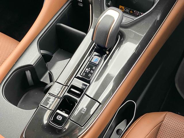 クラウンエステート Ｚ　４ＷＤ　全周囲カメラ　ナビ　ＴＶ　クリアランスソナー　オートクルーズコントロール　レーンアシスト　パークアシスト　衝突被害軽減システム　アルミホイール　オートマチックハイビーム　オートライト（8枚目）